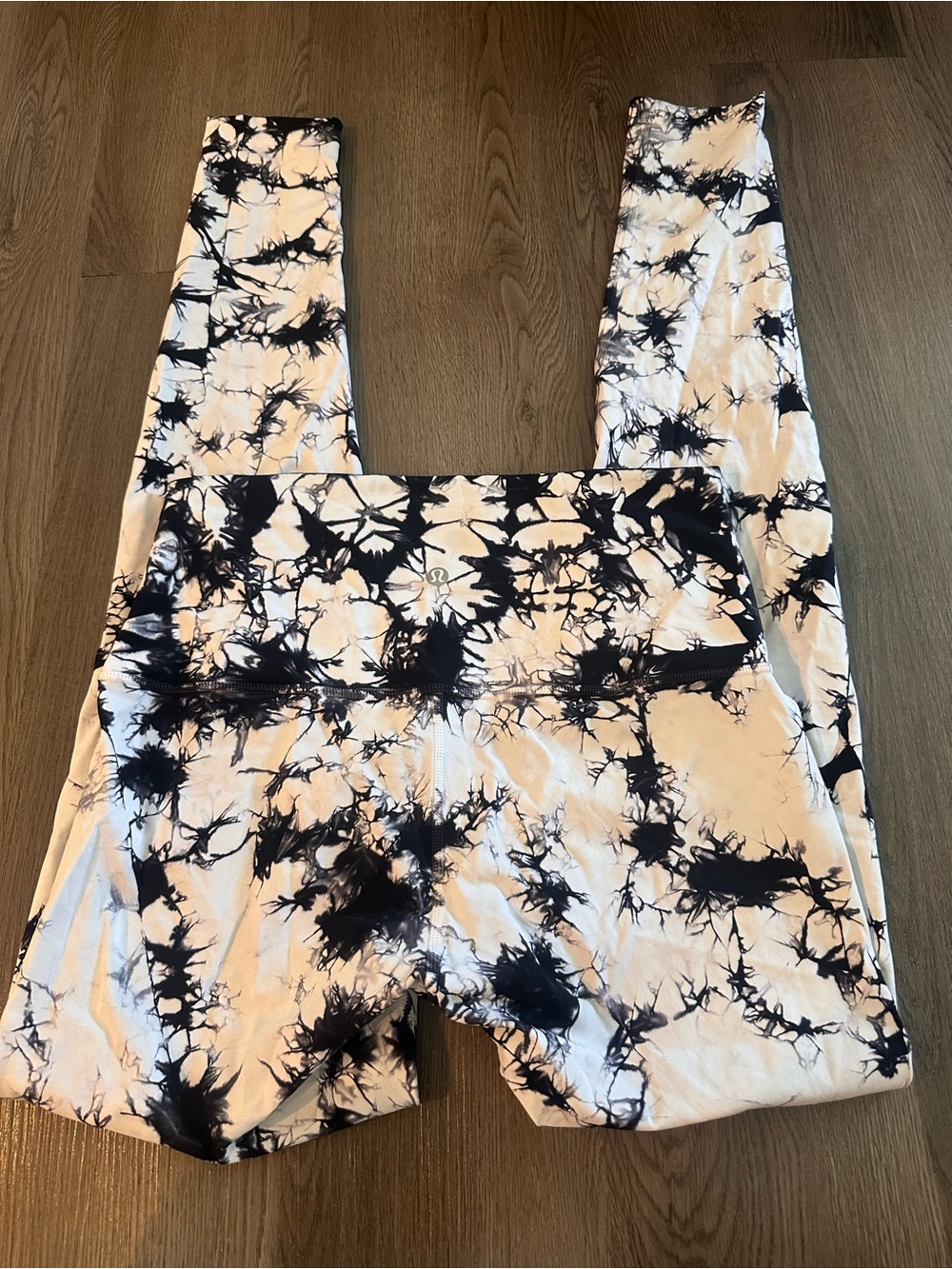Lululemon high rise Black & White Tie-Dye Leggings
